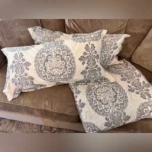 Pottery Barn Lucianna King Size Duvet with 2 shams